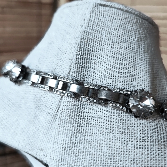 Stella and Dot Pewter Tone Silver Reproduction Faceted Crystal Clear Necklace - Picture 4 of 14